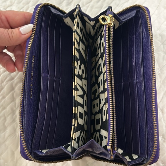 Marc by Marc Jacob’s leather wallet with zip around closure - Picture 12 of 12